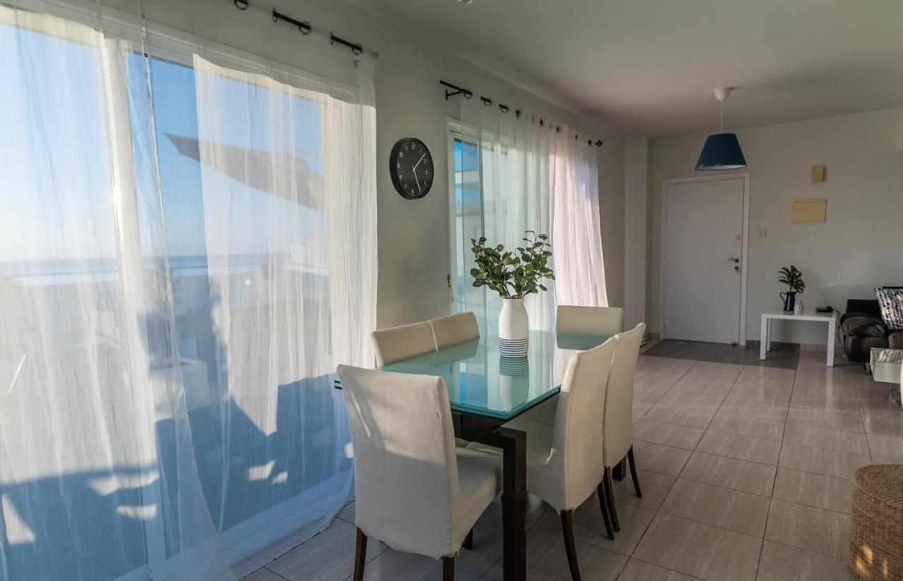 ラルナカMakenzy Seaview Penthouseアパートメント エクステリア 写真
